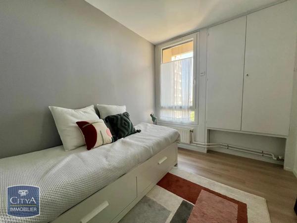 Appartement à louer 3 pièces 64.3m² Élancourt (78990)