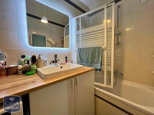 Appartement à louer 3 pièces 64.3m² Élancourt (78990)