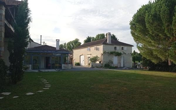 Maison à vendre    13 pièces •  La Rochefoucauld