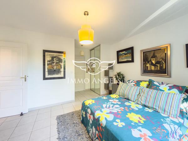 Maison T4, 116 m2  avec piscine, au calme absolu.