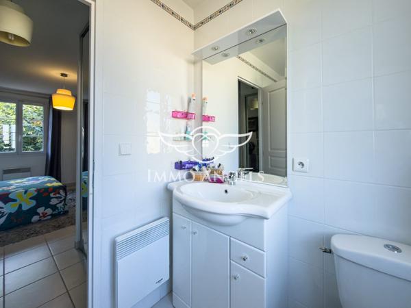 Maison T4, 116 m2  avec piscine, au calme absolu.