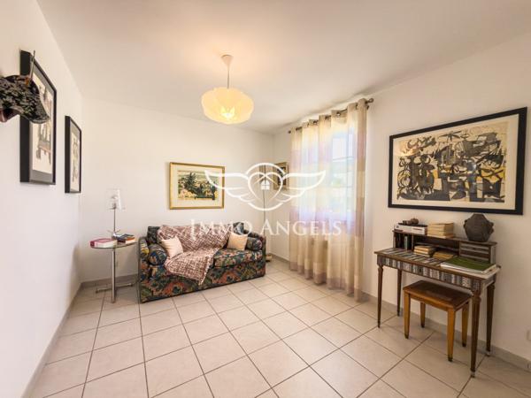 Maison T4, 116 m2  avec piscine, au calme absolu.