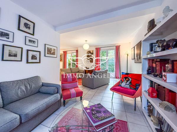 Maison T4, 116 m2  avec piscine, au calme absolu.