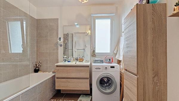 3 PIECES RESIDENCE RECENTE TERRASSE PARKING CAVE