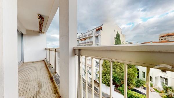 Appartement F2 à vendre  2 pièces - 54,81 m 2   BIARRITZ  - 64