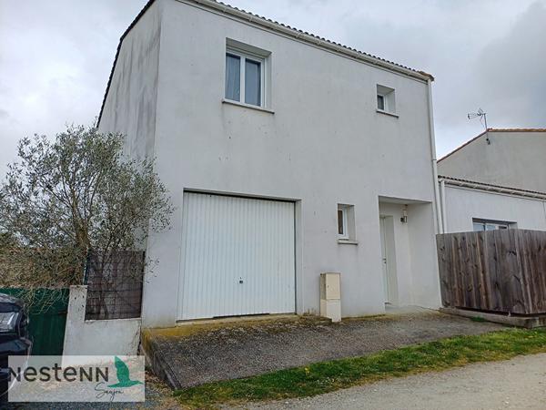 A vendre à Sémussac, pavillon à étage de 2018, 110 m²,3 chambres, 365 m² de terrain