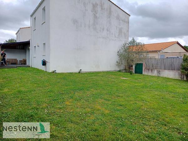 A vendre à Sémussac, pavillon à étage de 2018, 110 m²,3 chambres, 365 m² de terrain