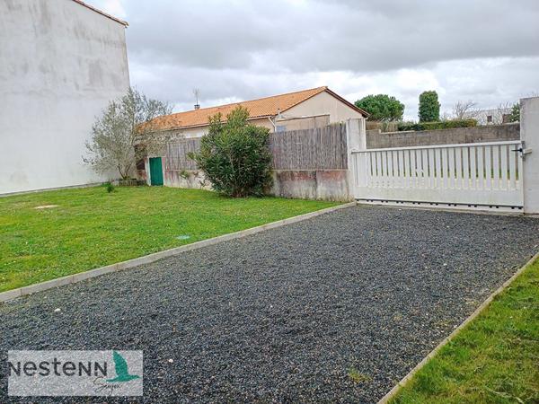 A vendre à Sémussac, pavillon à étage de 2018, 110 m²,3 chambres, 365 m² de terrain