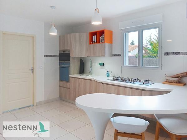 A vendre à Sémussac, pavillon à étage de 2018, 110 m²,3 chambres, 365 m² de terrain