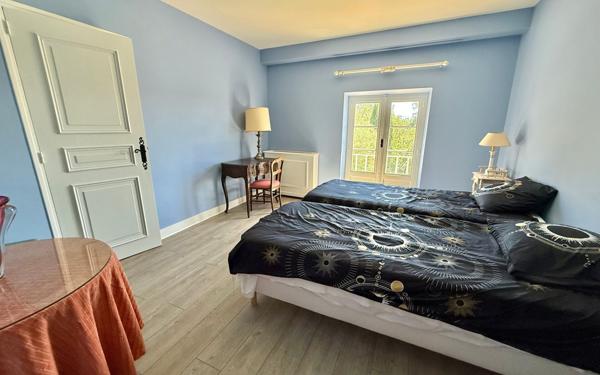 Maison à vendre    10 pièces •  Burlats