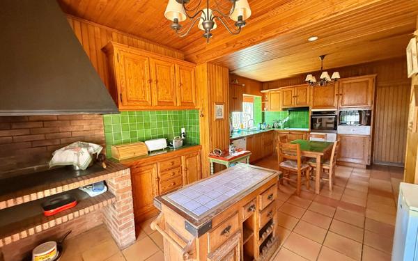 Maison à vendre    10 pièces •  Burlats