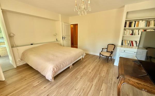 Maison à vendre    10 pièces •  Burlats