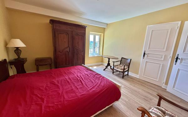 Maison à vendre    10 pièces •  Burlats