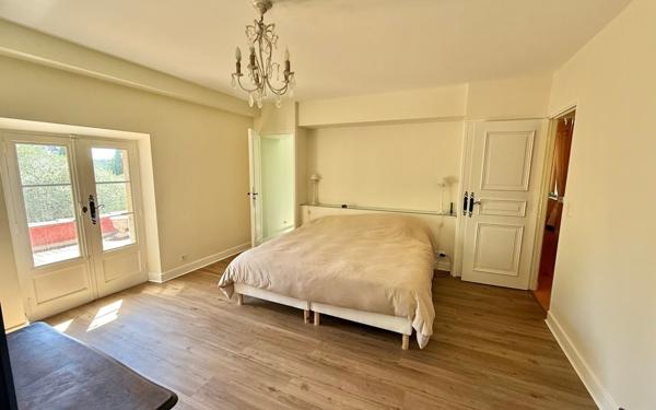 Maison à vendre    10 pièces •  Burlats