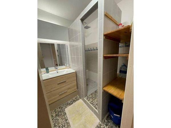 T2  Anse des Rochers - Rez de jardin - Côté mer - Vue piscine - Meublé