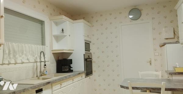 A VDRE Fougères 95 m² RDC sa-séj cuis chbre pare WC Etage 3 chbres SDB, WC gar gre abri terr pelouse