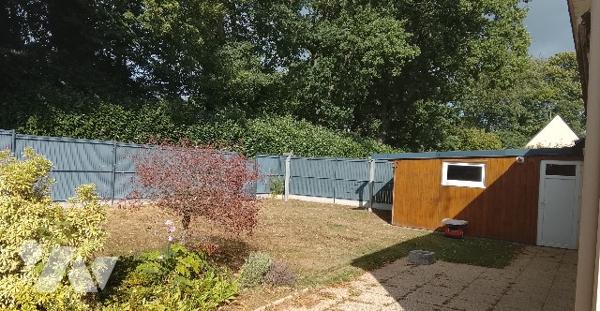 A VDRE Fougères 95 m² RDC sa-séj cuis chbre pare WC Etage 3 chbres SDB, WC gar gre abri terr pelouse