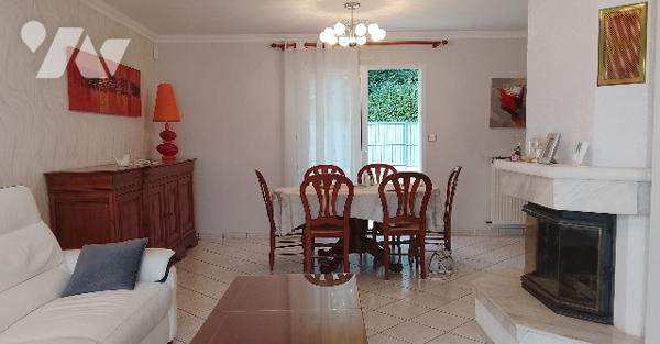 A VDRE Fougères 95 m² RDC sa-séj cuis chbre pare WC Etage 3 chbres SDB, WC gar gre abri terr pelouse