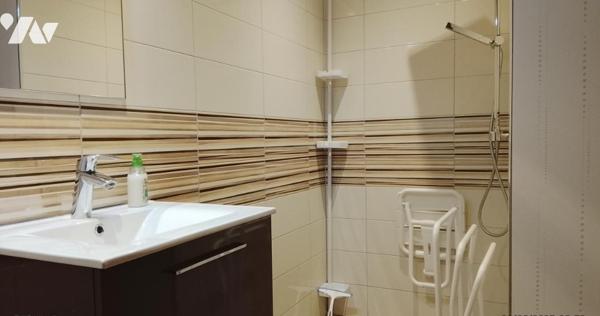 A VDRE Fougères 95 m² RDC sa-séj cuis chbre pare WC Etage 3 chbres SDB, WC gar gre abri terr pelouse