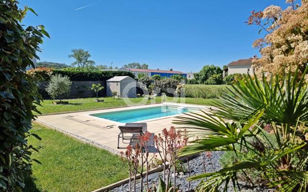 Maison à vendre    4 pièces •  Saint-Julien-les-Rosiers