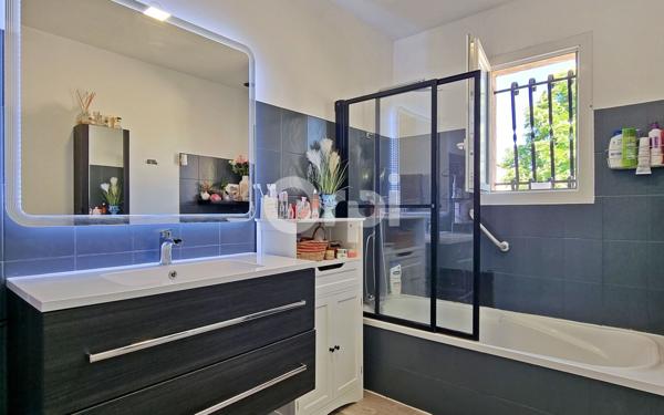 Maison à vendre    4 pièces •  Saint-Julien-les-Rosiers