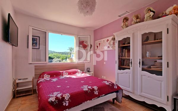Maison à vendre    4 pièces •  Saint-Julien-les-Rosiers