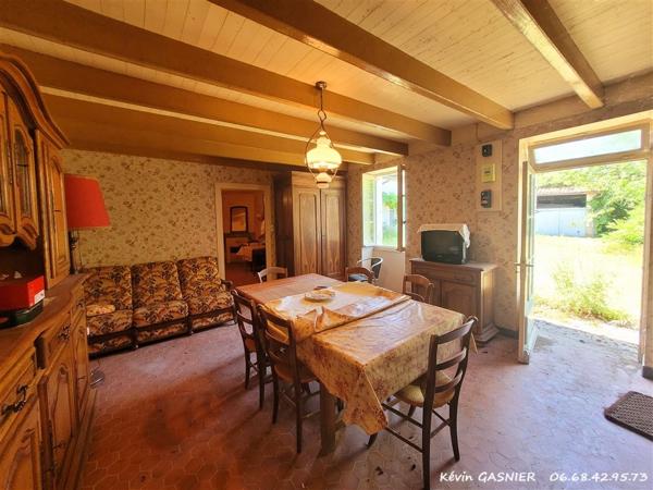 LES PINS (16260) : Maison de campagne + nombreuses dépendances