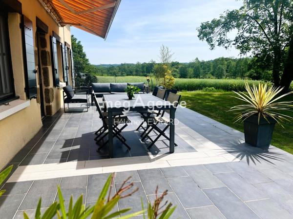 Maison à Évron, 53600 - 9 pièces 190m²