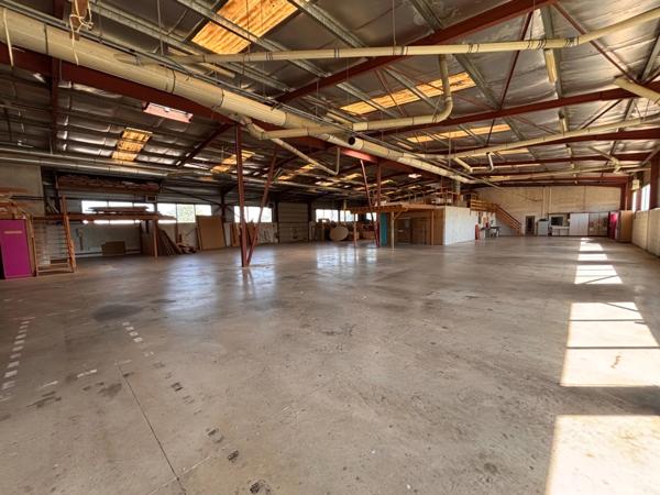 BÂTIMENT D’ACTIVITÉ INDÉPENDANT À VENDRE – 1 991 m² – TERRAIN 4 500 m² – ACCÈS A89 IMMÉDIAT – Lentilly