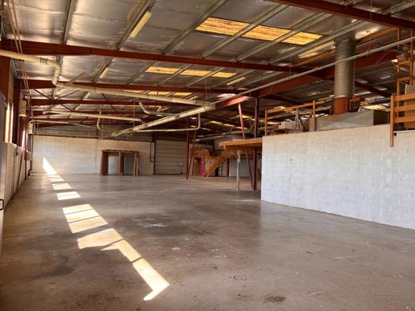 BÂTIMENT D’ACTIVITÉ INDÉPENDANT À VENDRE – 1 991 m² – TERRAIN 4 500 m² – ACCÈS A89 IMMÉDIAT – Lentilly