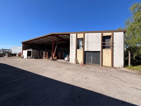BÂTIMENT D’ACTIVITÉ INDÉPENDANT À VENDRE – 1 991 m² – TERRAIN 4 500 m² – ACCÈS A89 IMMÉDIAT – Lentilly