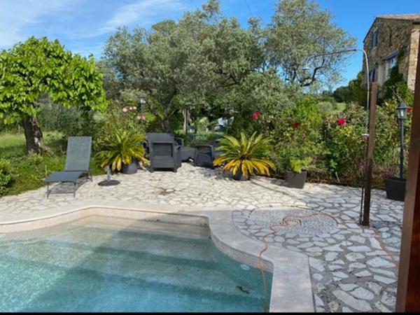 Maison en pierre avec piscine sur 8500 m² de terrain Bessas 10 pièce(s) 244 m2