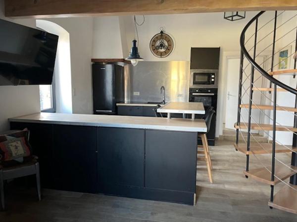 Maison en pierre avec piscine sur 8500 m² de terrain Bessas 10 pièce(s) 244 m2