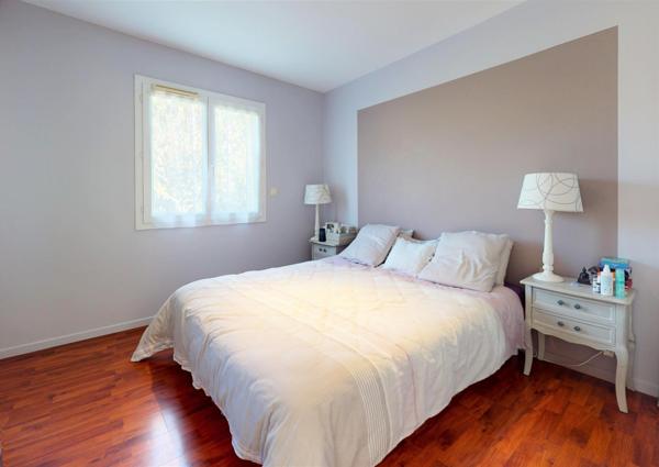 CALME/ JARDIN AVEC PISCINE et TERRASSES COUVERTES/ MAISON CLE EN MAIN