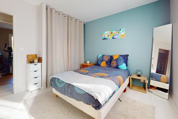 CALME/ JARDIN AVEC PISCINE et TERRASSES COUVERTES/ MAISON CLE EN MAIN