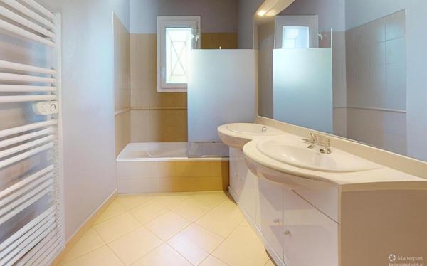 CALME/ JARDIN AVEC PISCINE et TERRASSES COUVERTES/ MAISON CLE EN MAIN