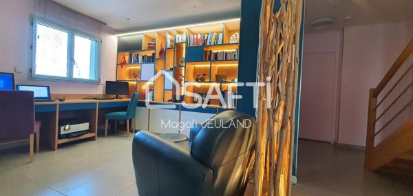 VILLA MEUBLÉE,  SUR 4000 M2 de terrain aménagé et paysagé , IDEAL pour organiser des réceptions.