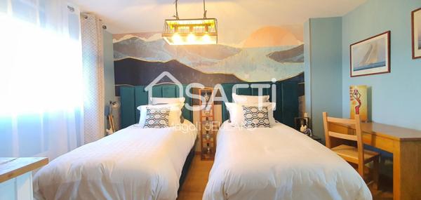 VILLA MEUBLÉE,  SUR 4000 M2 de terrain aménagé et paysagé , IDEAL pour organiser des réceptions.