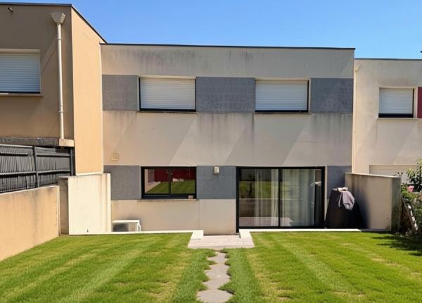 Maison
         5 pièces
        - 123 m² 325 500 € *