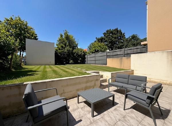 Maison
         5 pièces
        - 123 m² 325 500 € *