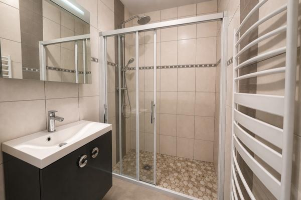 Maison
         5 pièces
        - 123 m² 325 500 € *