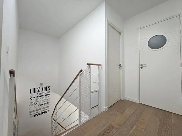 Maison
         5 pièces
        - 123 m² 325 500 € *