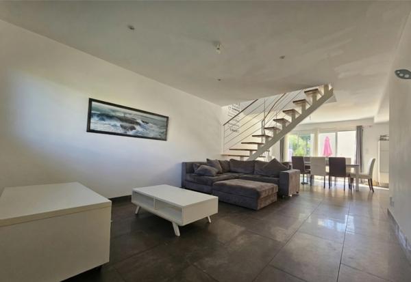 Maison
         5 pièces
        - 123 m² 325 500 € *