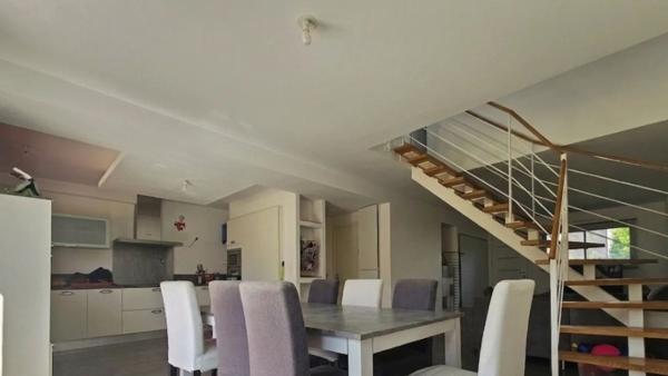 Maison
         5 pièces
        - 123 m² 325 500 € *