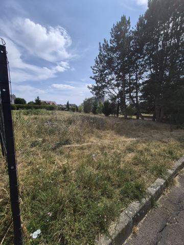 Terrain constructible 9,75 ares - Pournoy-la-Grasse