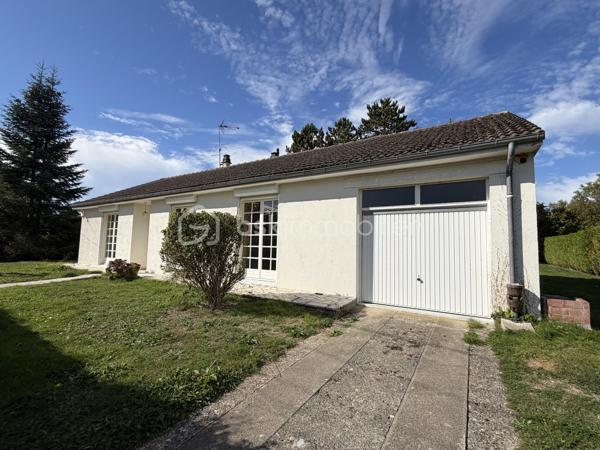 Située sur la commune de la Saussaye, cette maison de 97 m2 est implantée sur une belle de parcelle d'environ 1 200 m2 entièrement close.

La maison se compose d'une entrée avec rangements, d'une pièce de vie de 32 m2, d'une cuisine indépendante, ainsi que d'une arrière cuisine.

Un couloir avec rangements dessert trois chambres, une salle de douche et un wc indépendant.

Côté équipement, une pompe à chaleur et un ballon thermodynamique ont été installés il y deux ans. Vous trouverez également, un portail et une porte de garage motorisés, un store banne ainsi que des volets roulants électriques.

Une visite filmée est disponible sur YT ( ELISE SOARES immobilier ).
