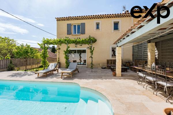 Maison familiale avec jardin, piscine, garage et triple exposition – Plan-de-Cuques, La Montade