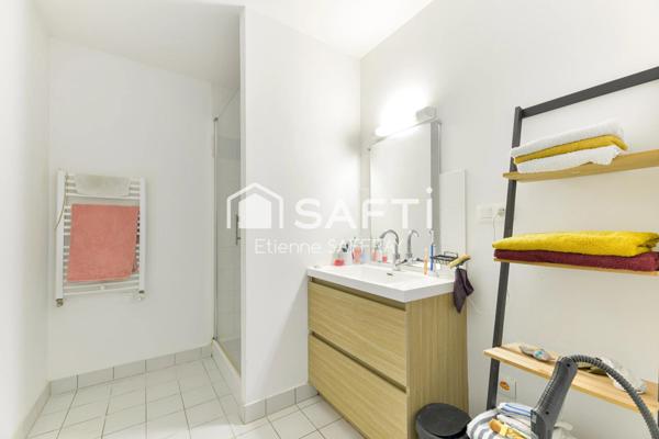 Appartement lumineux avec balcon et 2 places de parking