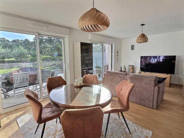 Superbe duplex 2 CHAMBRES , terrasse , garage et cave avec vue golf - 72.43 m2