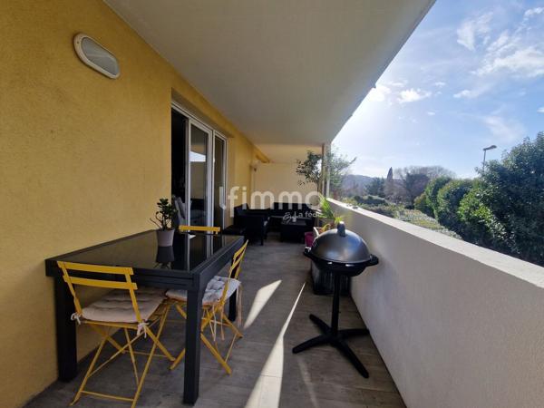 Appartement T4 terrasse et parkings